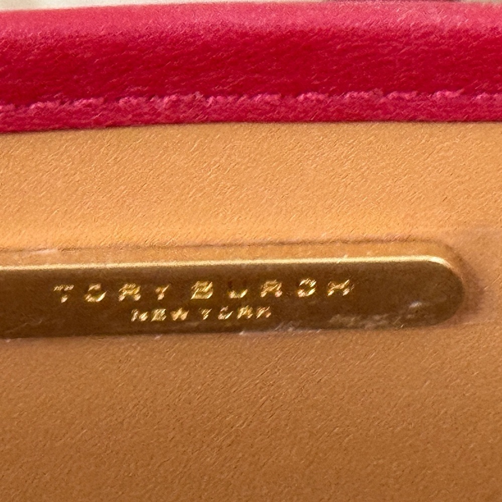 NWT Tory Burch Illustrated Tote in Red Cream highlighting international cities - Picture 9 of 13